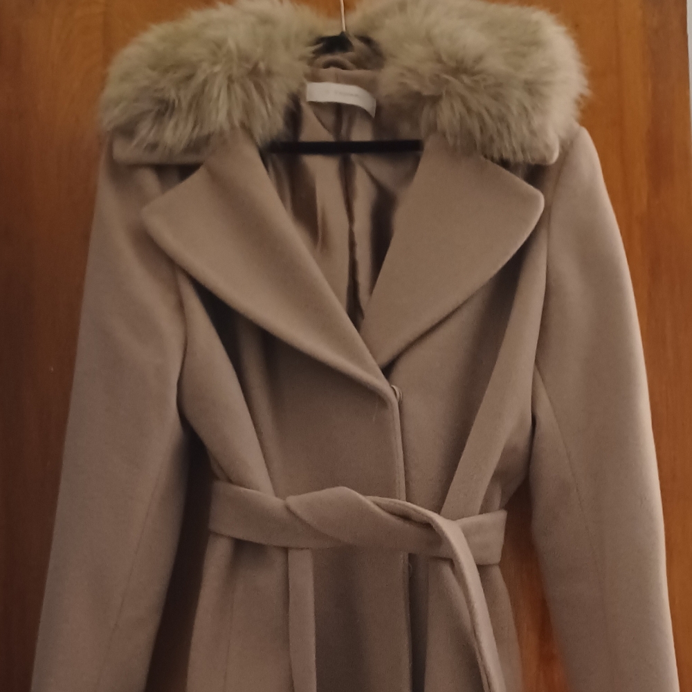 Tahari beige wool coat with removable collar